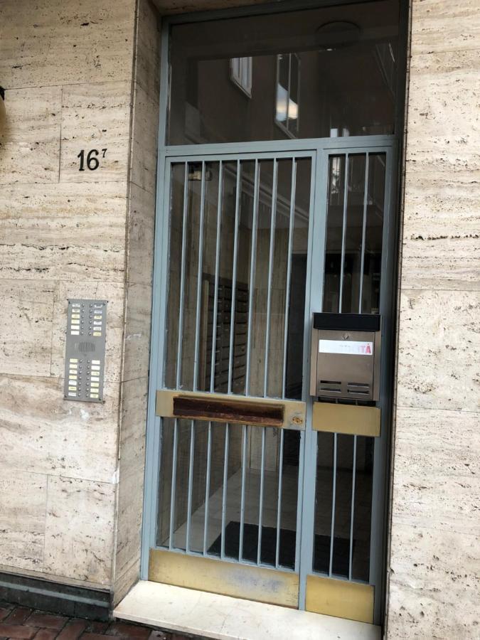 Tra Le Torri B&B - Ampia Stanza Privata In Appartamento Con Bagno Privato Accessibile Da Corridoio Bologna Exterior photo